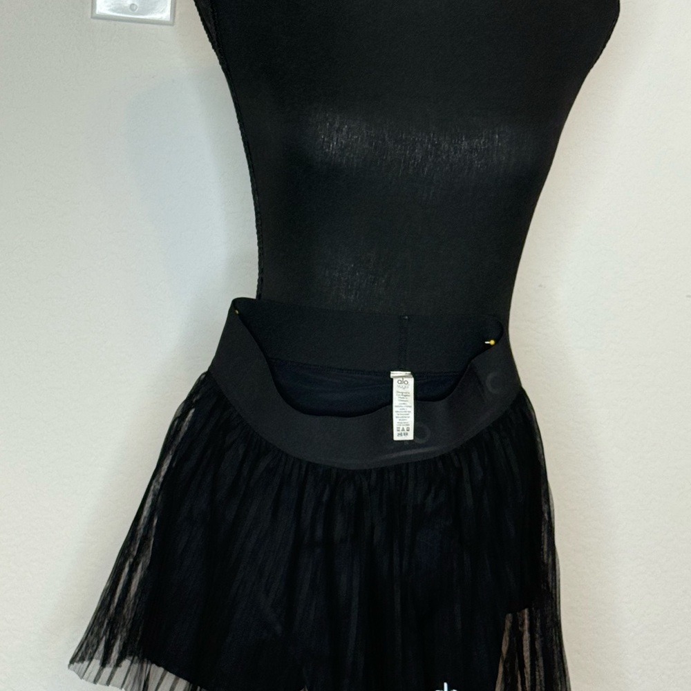 ALO Yoga Black Skort tennis skirt with Tulle Overlay